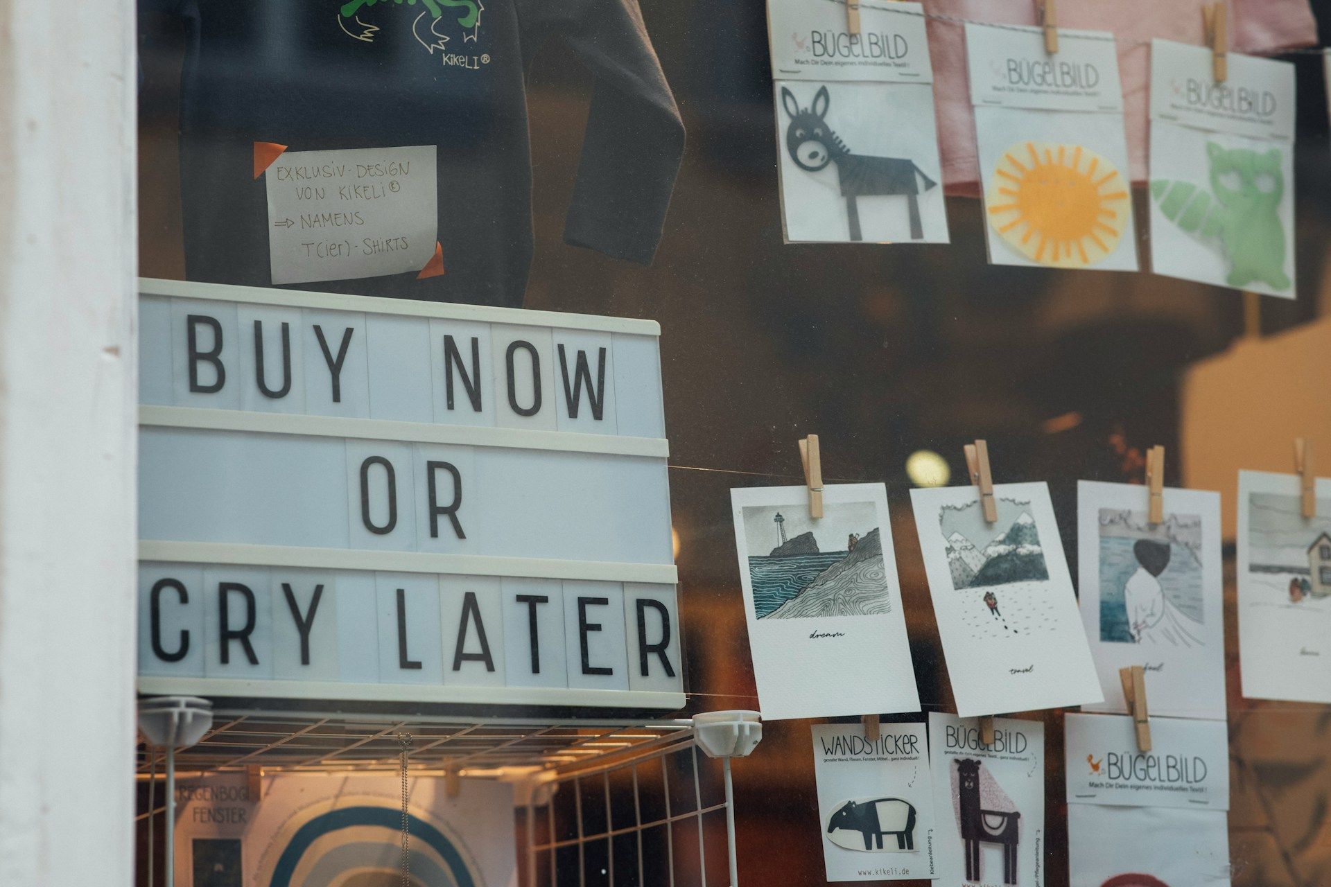 Store Window Buy Now min